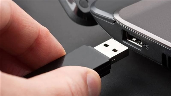 這個U盤容量只有8KB 但能保存200年！
